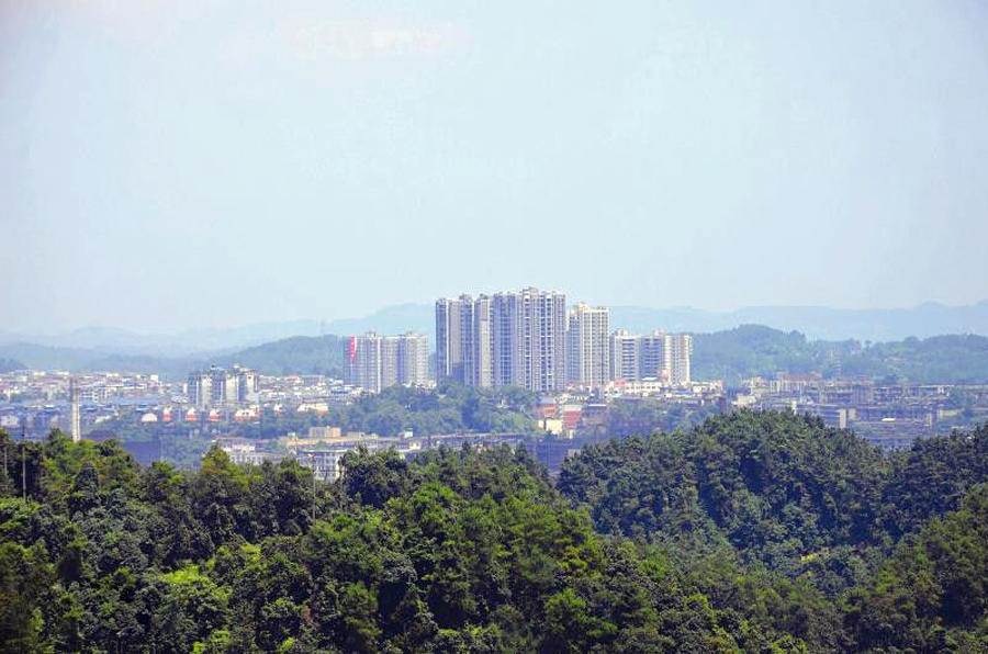 四川内江威远县最大的镇,是全国重点镇,拥有船石湖景区