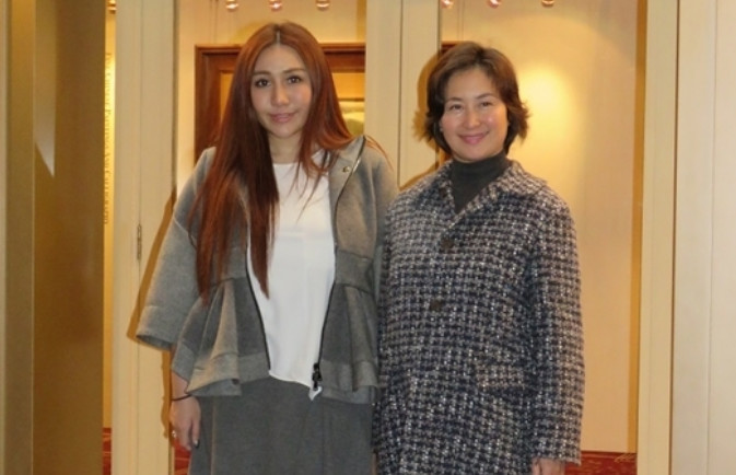 赌王女儿何超盈近照曝光,收到上百万的珠宝,怀孕后身材成亮点!