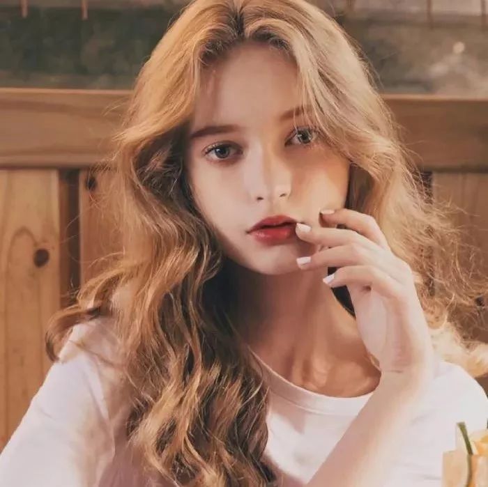 个性欧美复古风女生头像