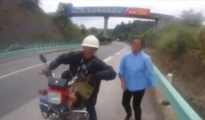 简直不要命了 黔南一男子骑摩托车高速疯狂逆行10公里 看点快报