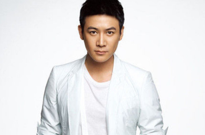 陆毅,主演电视剧《人民的名义》被人们所喜爱,陆毅鲍蕾也是娱乐圈出了
