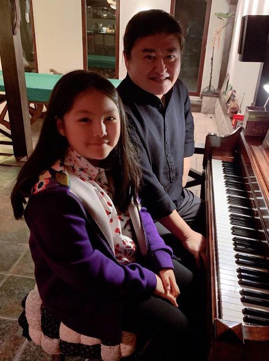 王诗龄和刘欢老师学钢琴!