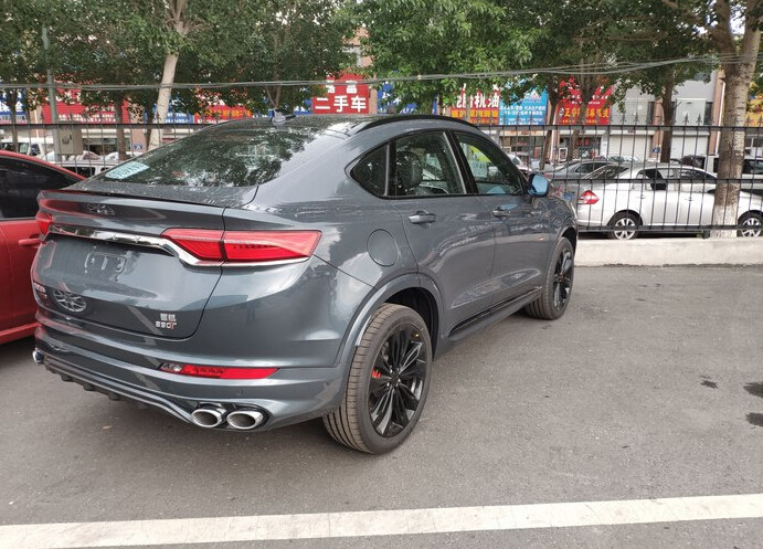 吉利星越四驱顶配提车,雷霆灰色车身,2.0t 8at动力充沛