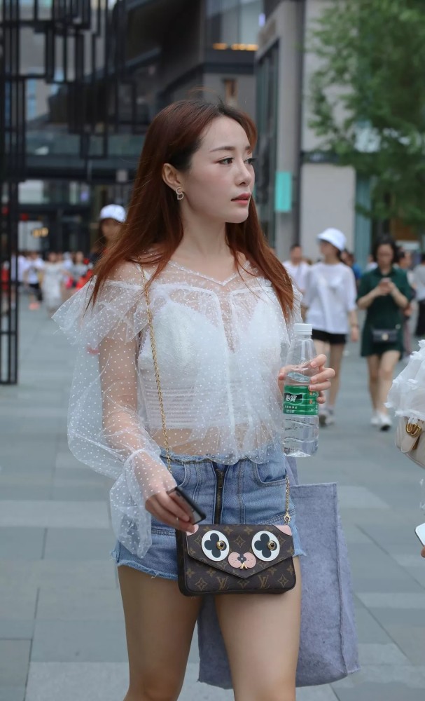 微胖小姐姐街拍:瘦不是唯一审美,肉嘟嘟的女孩子最可爱啦!