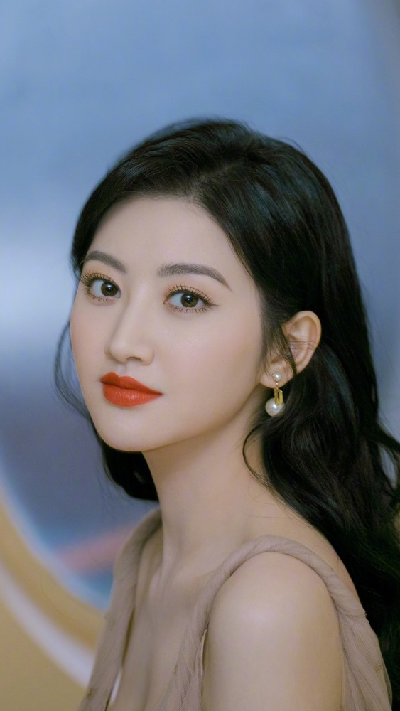 景甜微胖显得更加美丽 一袭长裙优雅动人
