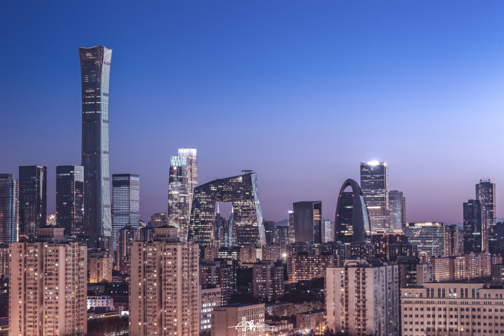 北京·国贸# 2019年上半年已过,上半年的最后一天,爬楼撸个快门.