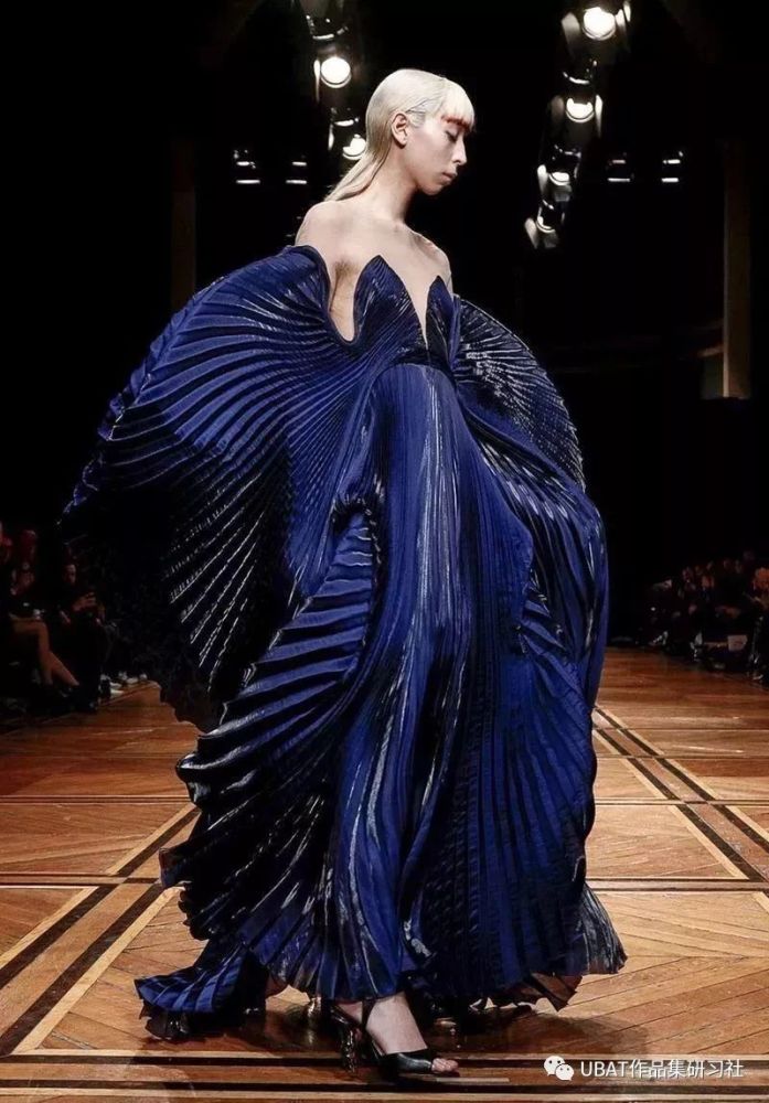 服装设计界的立体主义者iris van herpen