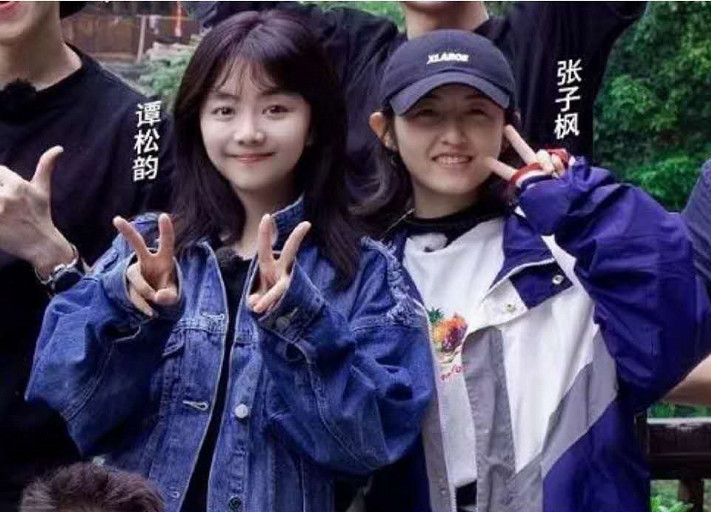 同样都是饰演耿耿,为啥张子枫对谭松韵和何蓝逗,却是不同面孔?