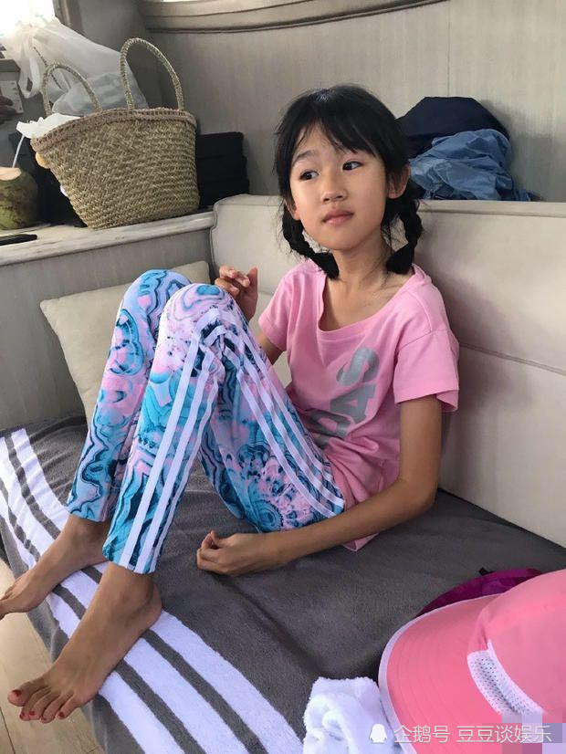 陆毅女儿近照逆天大长腿,就是这"脚"也太吓人了吧