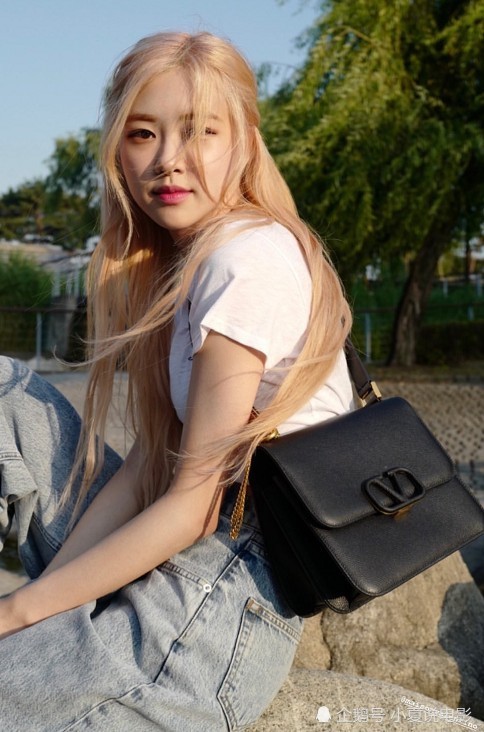 rose晒男友视角美照,露脐装暴露真实身材:骗了我们这么久!