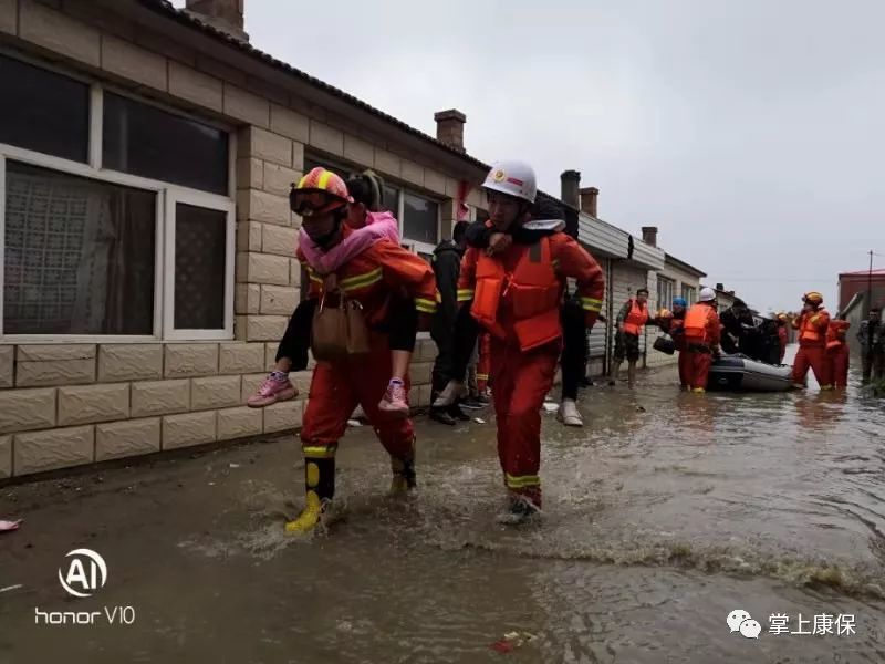 康保遭暴雨突袭!消防官兵奋战5小时救出45名被困群众