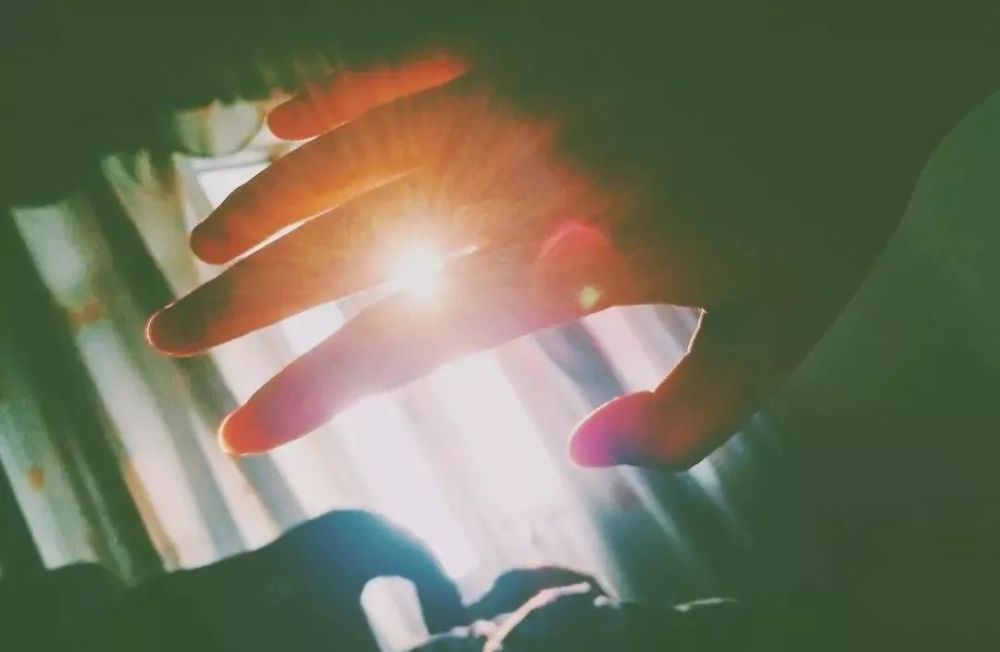 生活在北上广深的年轻人,每天都在对自己开枪