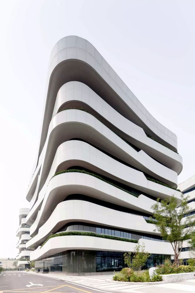 新办公几何形式:i形,t形和十字形,丰富的建筑形态和城市空间