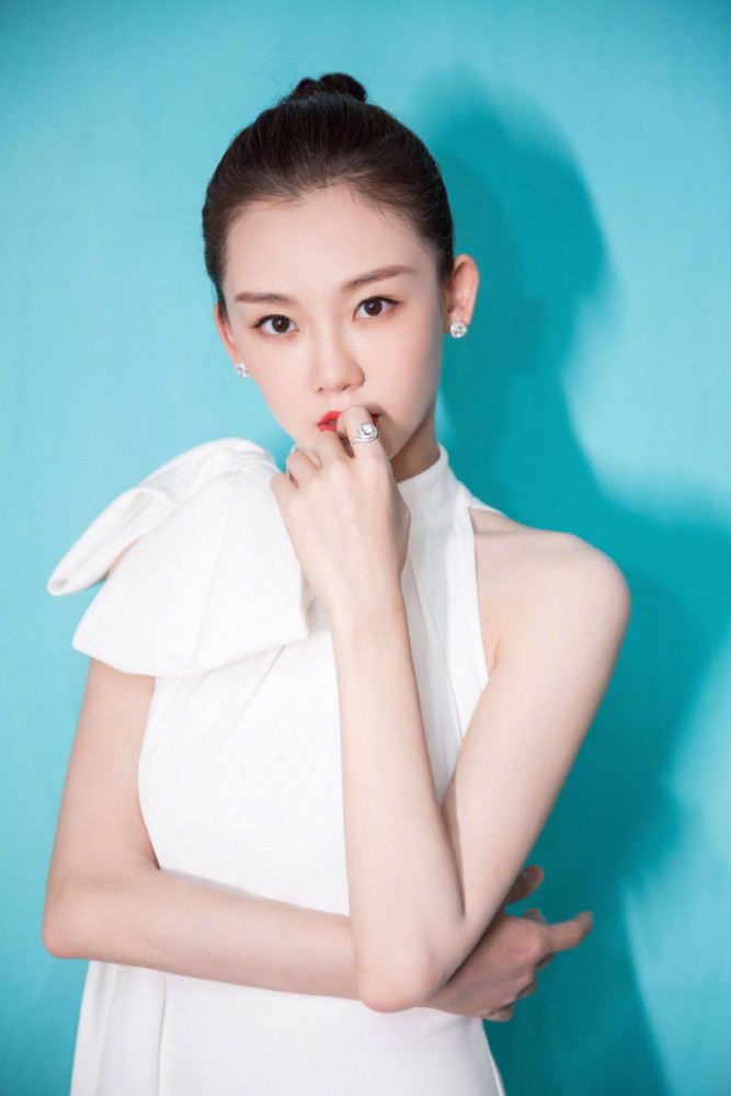 简洁优雅:演员苗苗