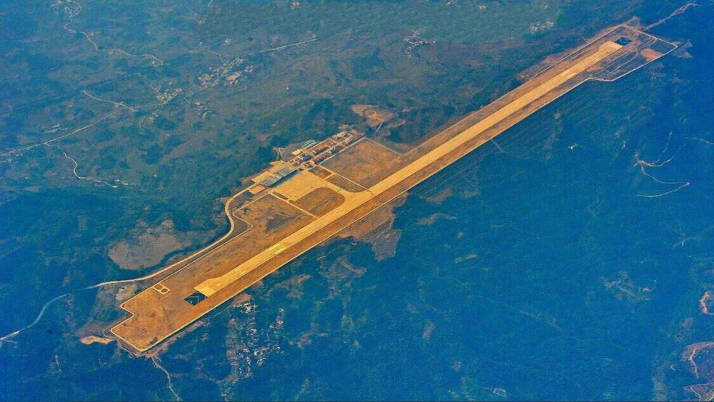山顶上建机场:长2200米 占地7000平米