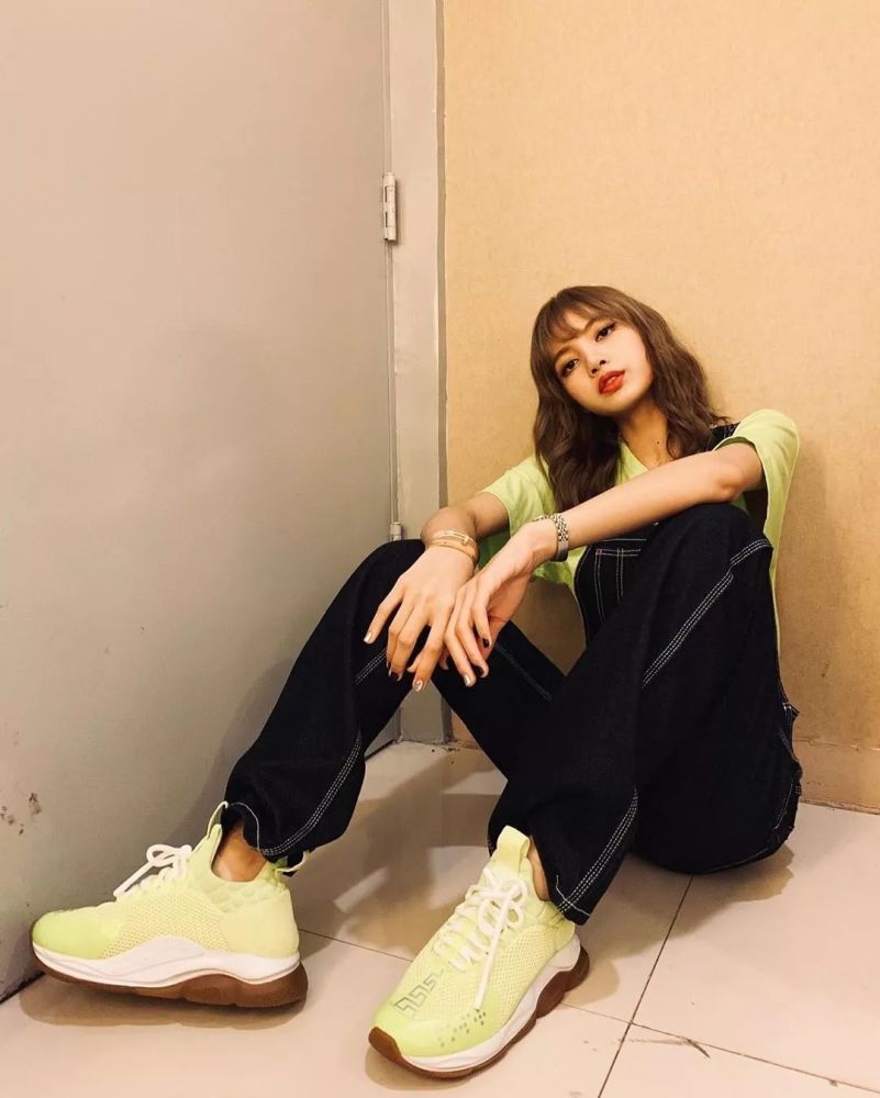 想问问lisa,20岁坐在头排看秀是一种什么样的体验?