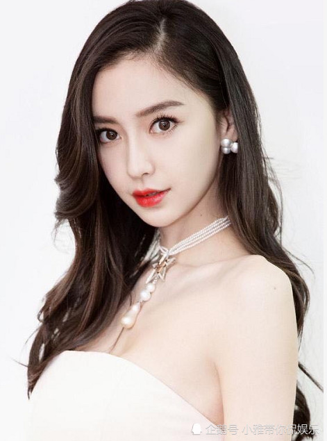 baby作为如今圈内人气很高的一位一线女星,身价也很是让人好奇