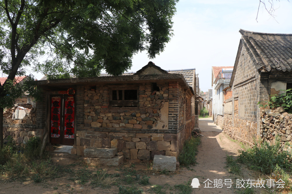 组图:烟台栖霞蛇窝泊镇一个山村的实景,名叫荆山后