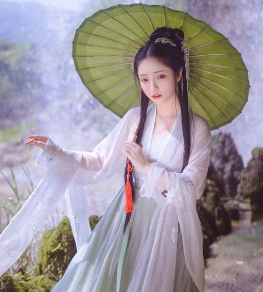 本以为白色汉服很丧,看到这组仙女照片,实名制心动了!