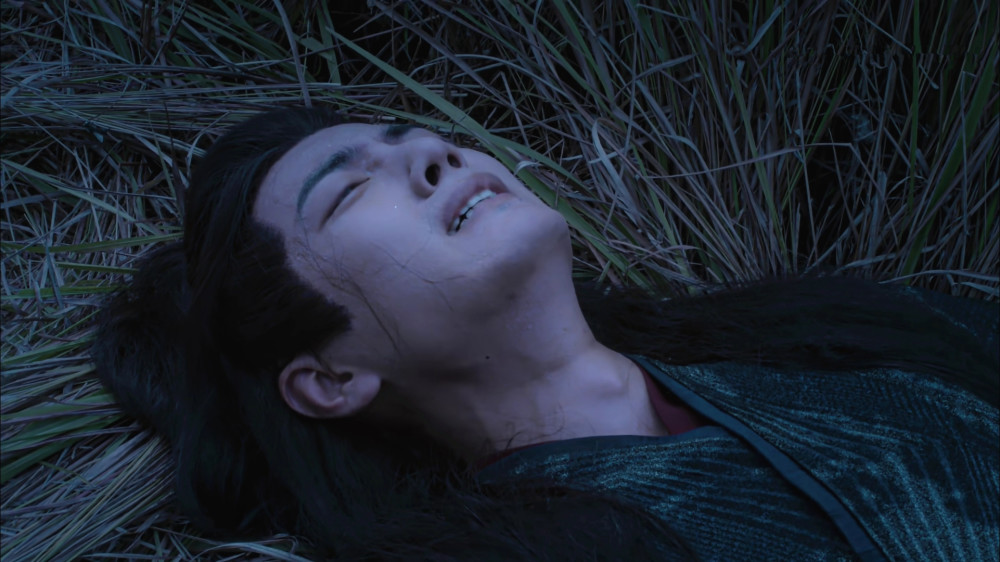 这张图中是江澄激动的掐住他的脖子,质问他之后,他崩溃大哭的场景