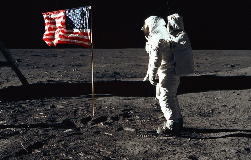 阿姆斯特朗登月后插的美国国旗,现在还在吗?可能发生这个变化