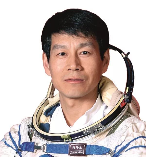 赵传东,中国首批航天员,原空军飞行员.