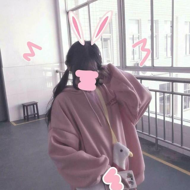 "十七岁"女生头像:不知不觉已忘了时间,希望能够停在那年夏天