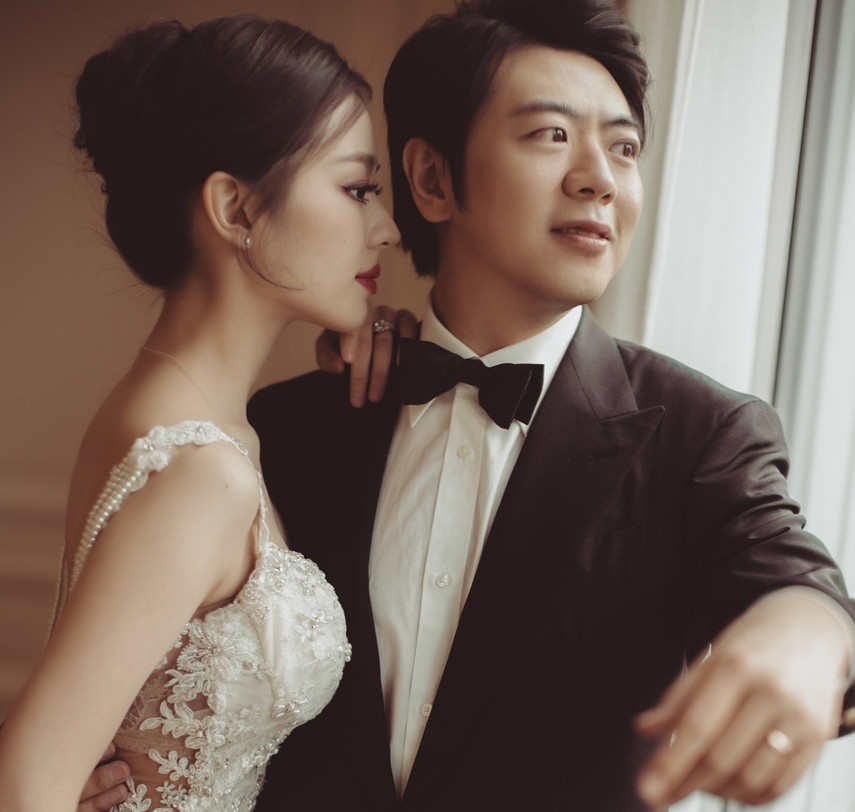 婚纱照美成仙女的郎朗妻子,路人镜头下颜值引热议!