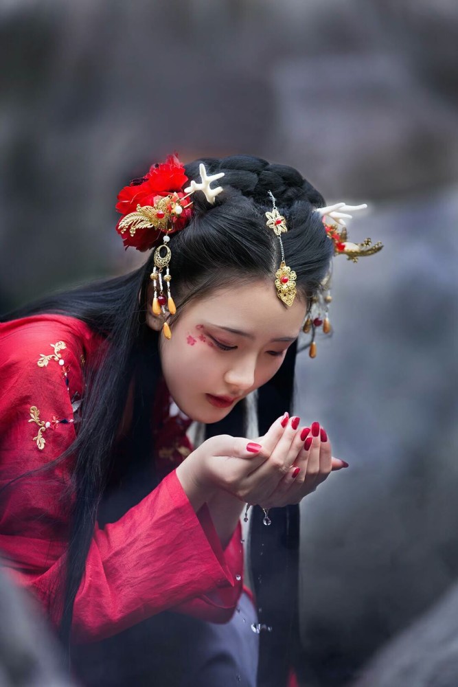 汉服·六仙书阁·梅花妆:明明红尘一女子,偏偏似从画中来!