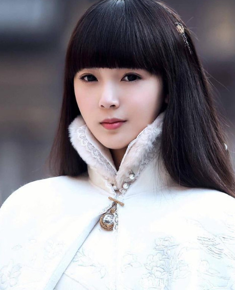 本以为陈瑶的古装够惊艳了,看到她的旗袍照,才知什么叫民国风情