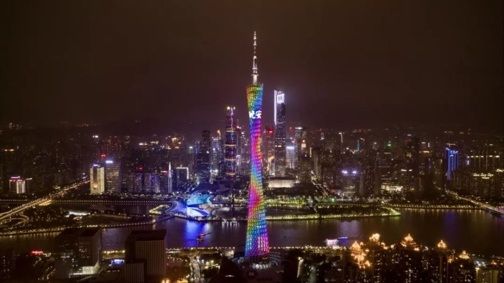 与广州塔交相呼应 默契地组成属于广州的时代夜景 21:00-23:00 时光