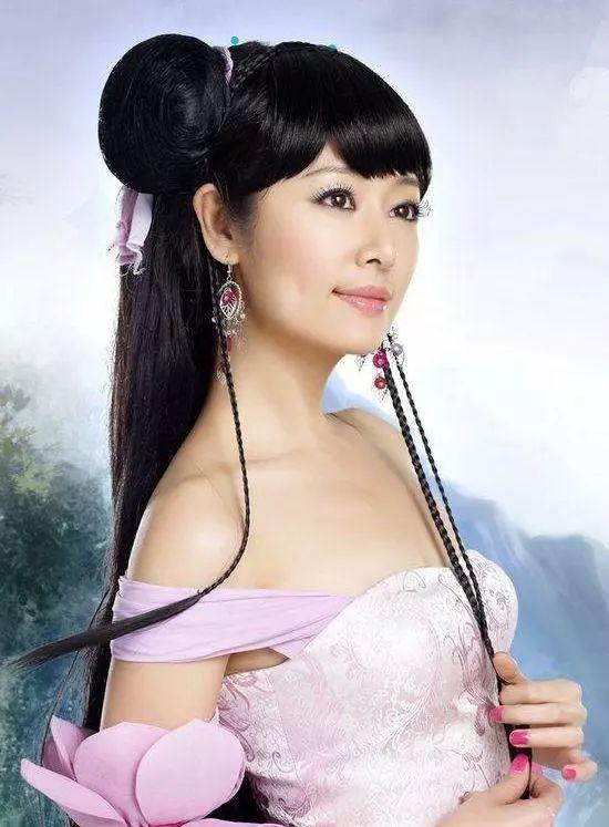 32岁舒畅脸僵得不敢相认,是滤镜的锅,还是凹"少女感"惹的祸