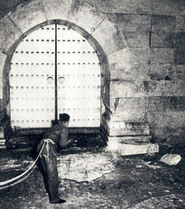 1952年,专家进入康熙陵墓查探,为何出来后又决定封宫?
