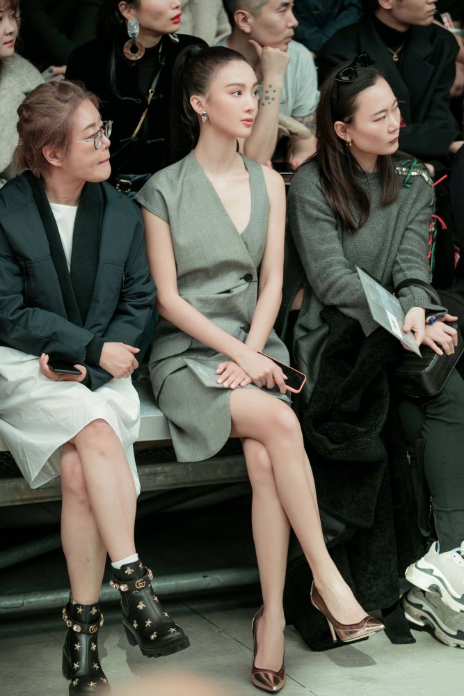 一组酷妹金晨的美图:金晨扎起利落高马尾,气场全开的样子超美!
