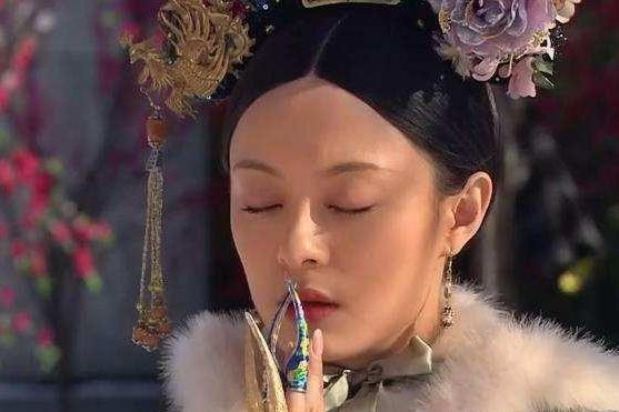 清朝的常客护甲套,嫔妃为何要戴,除了美观还有更重要的原因