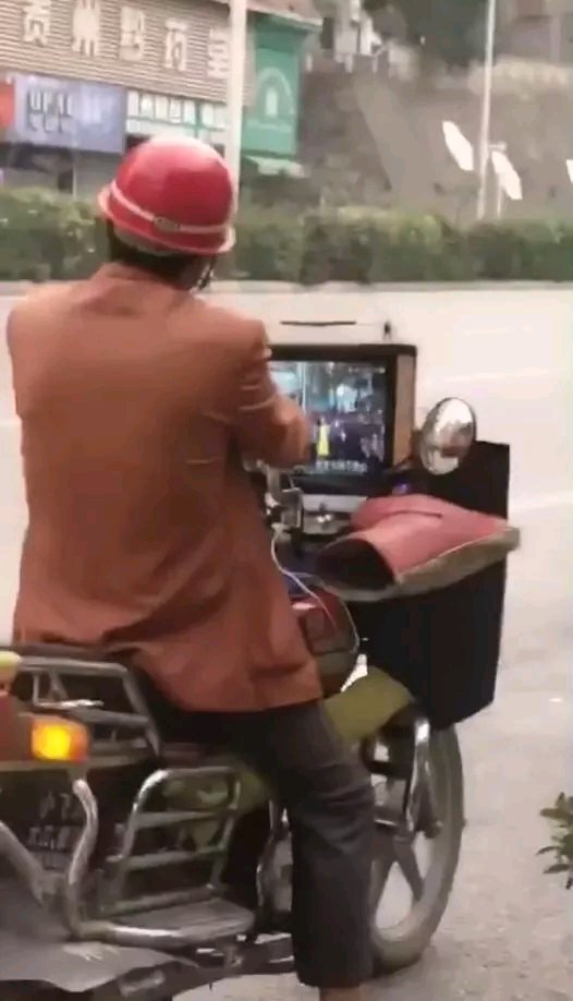 摩托 摩托车 526_918 竖版 竖屏