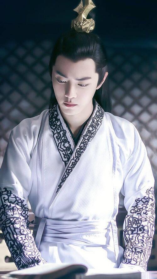 今年一部古装修仙剧《陈情令》,再一次将肖战的颜值推到了又一个新