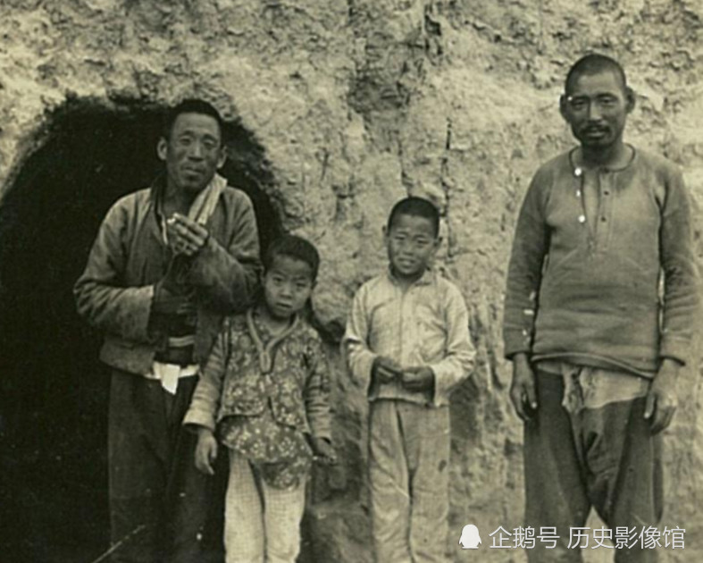 1930年代中国农村男人生活情况,老照片太罕见!