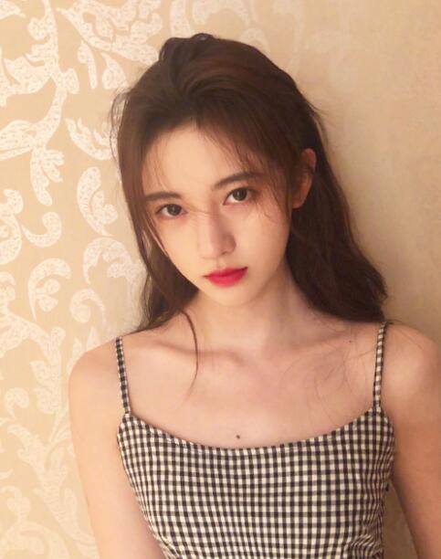 宋祖儿演戏真的不如她拍照漂亮,诸如此类的还有沈月鞠婧祎杨超越