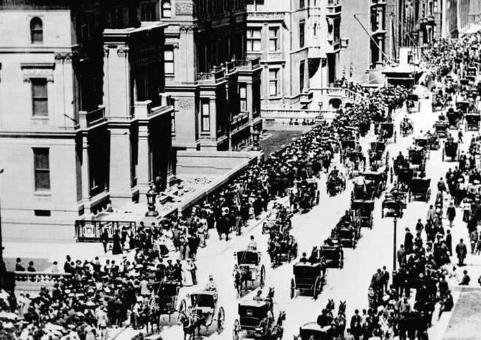 图为1900年,美国纽约第五大道