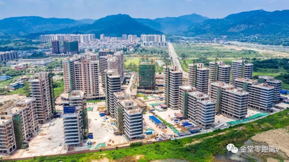 淮州新城位于成都市东北部金堂县中部区域,是成都"东进"的主战场之一.