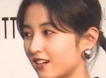 烟熏妆造型曝光,网友:等她长大