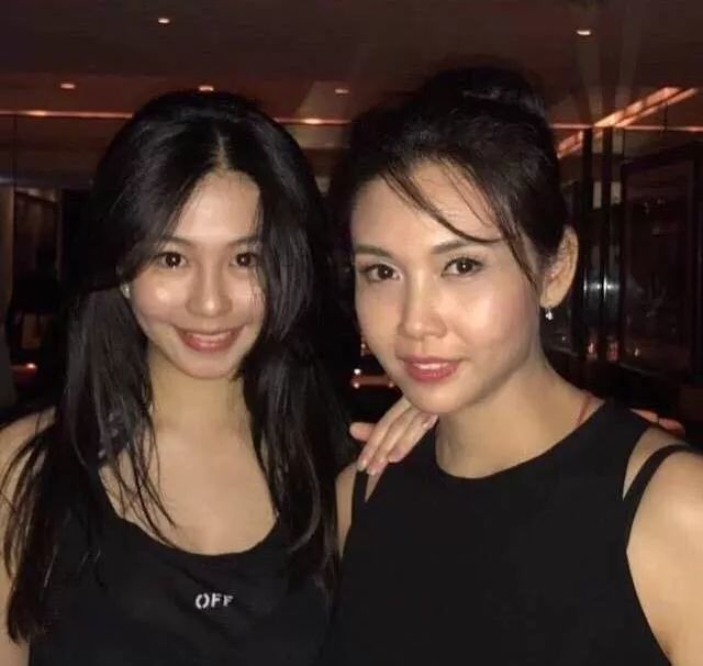 邱淑贞,李连杰两家女儿出席名媛舞会!这场"白富美"的成人礼有多高级?