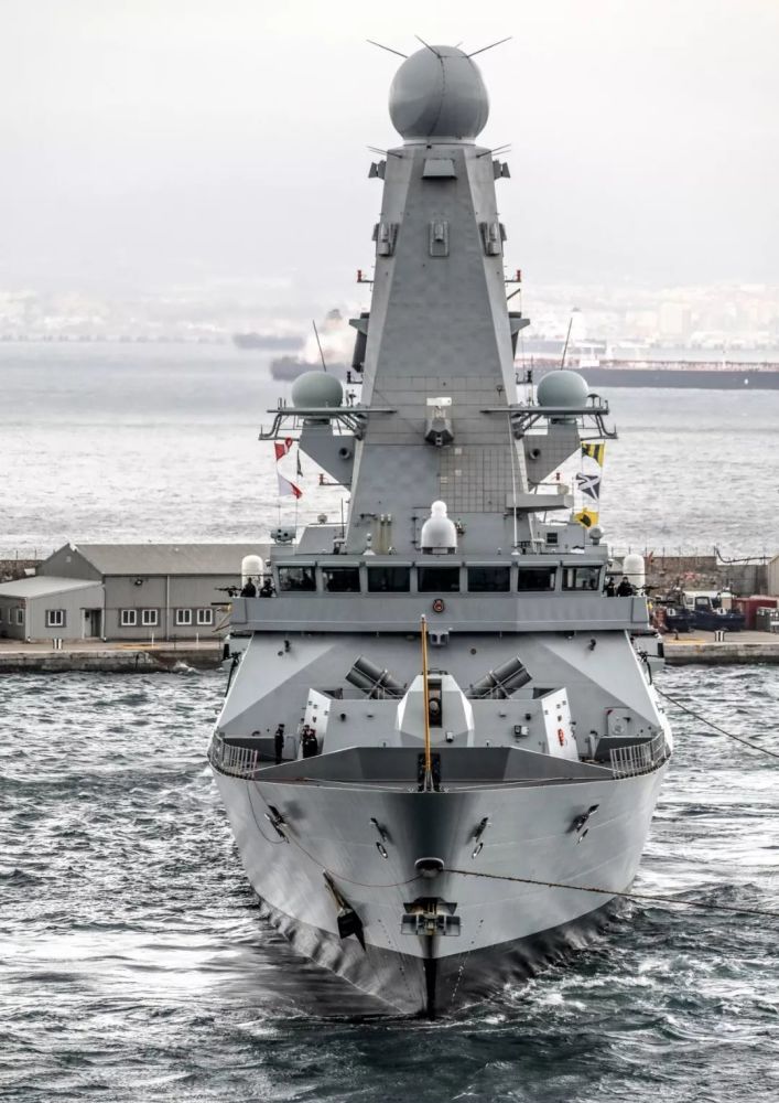 此前,英国已派出2艘军舰到波斯湾,邓肯号驱逐舰(hms duncan)接替巡防