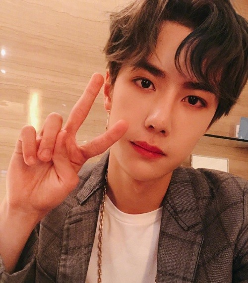 肖战是龙丹妮的艺人,王一博是杜华的艺人,看到李现后难怪能火