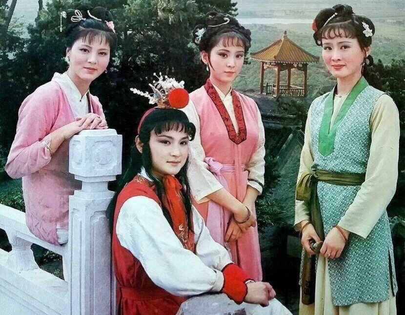 花袭人跟了宝玉四五年,为何一直未孕?多姑娘此言解释了原因