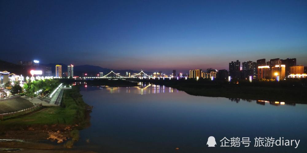 陕西宝鸡石鼓文化廊桥,不但夜景美,而且听说还是一座有故事的桥