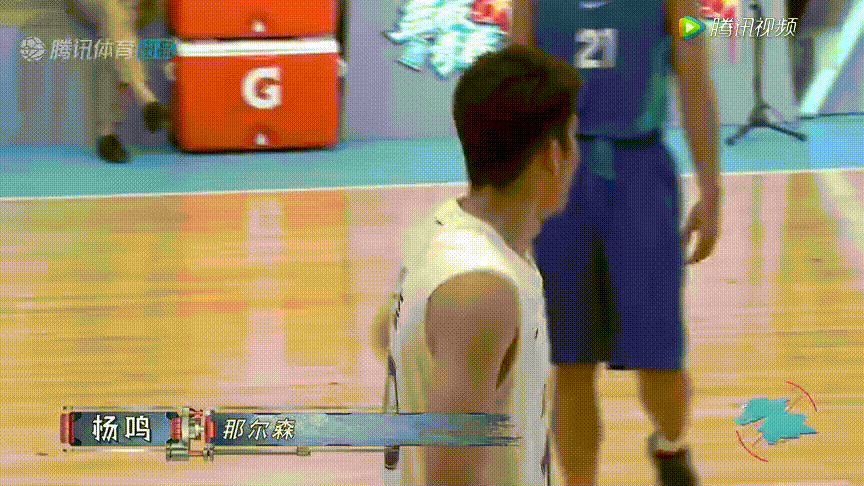 杨鸣站在场边执教原来是这样 如此火爆不比