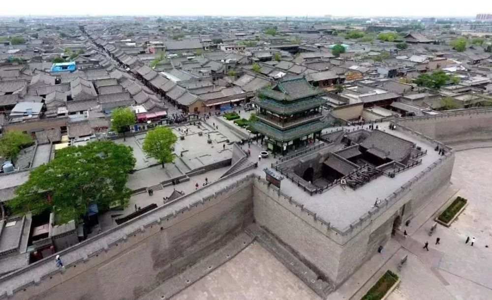 平遥古城在1997年入选《世界遗产名录》,是保存完整的汉民族城市的