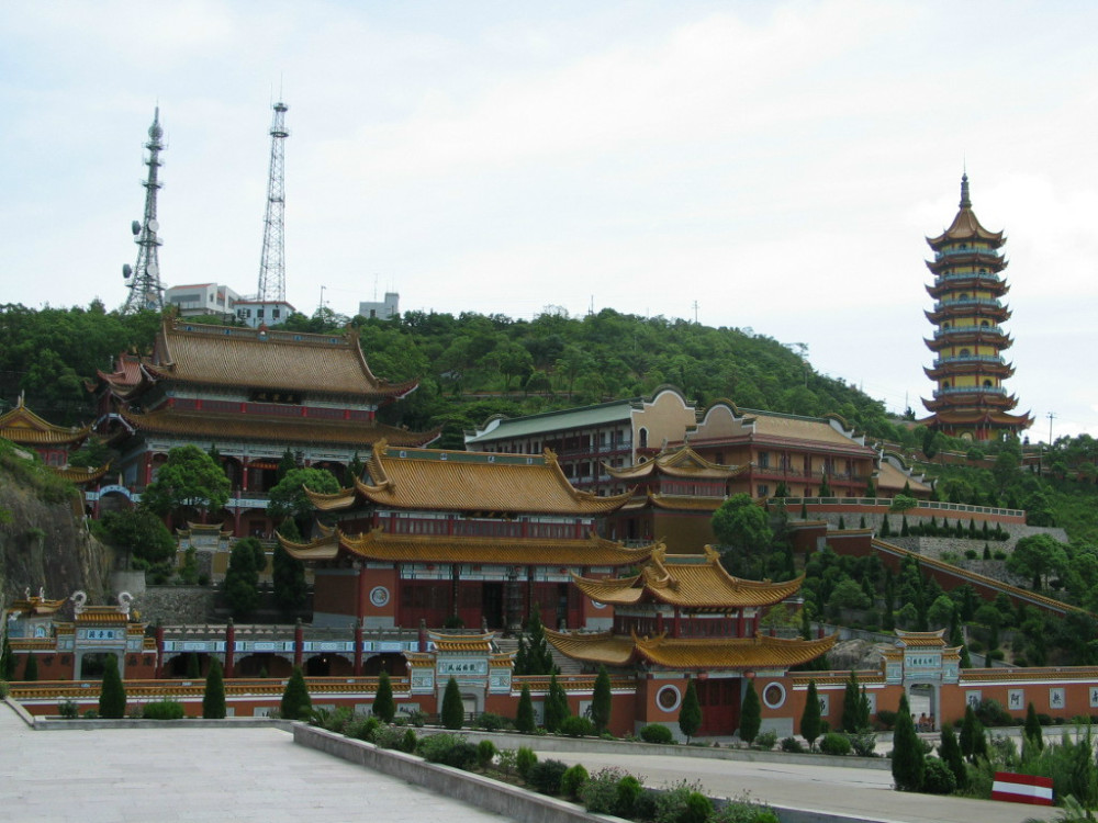 重庆香火最旺的寺庙,一个名字很难认,一个是华岩寺